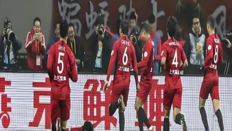 曼联布局新篇章：莱昂加入青训营，助力适应英足联赛律