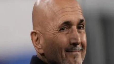 “亚冬会火种采集：挑战冰火极限，策略全解析——央视新闻客户端”